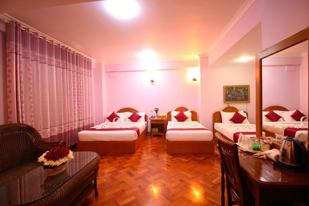 Hotel United Mandalay Esterno foto