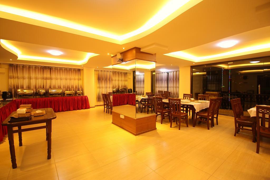 Hotel United Mandalay Esterno foto
