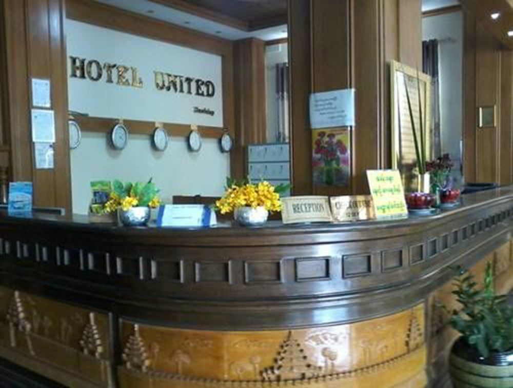 Hotel United Mandalay Esterno foto
