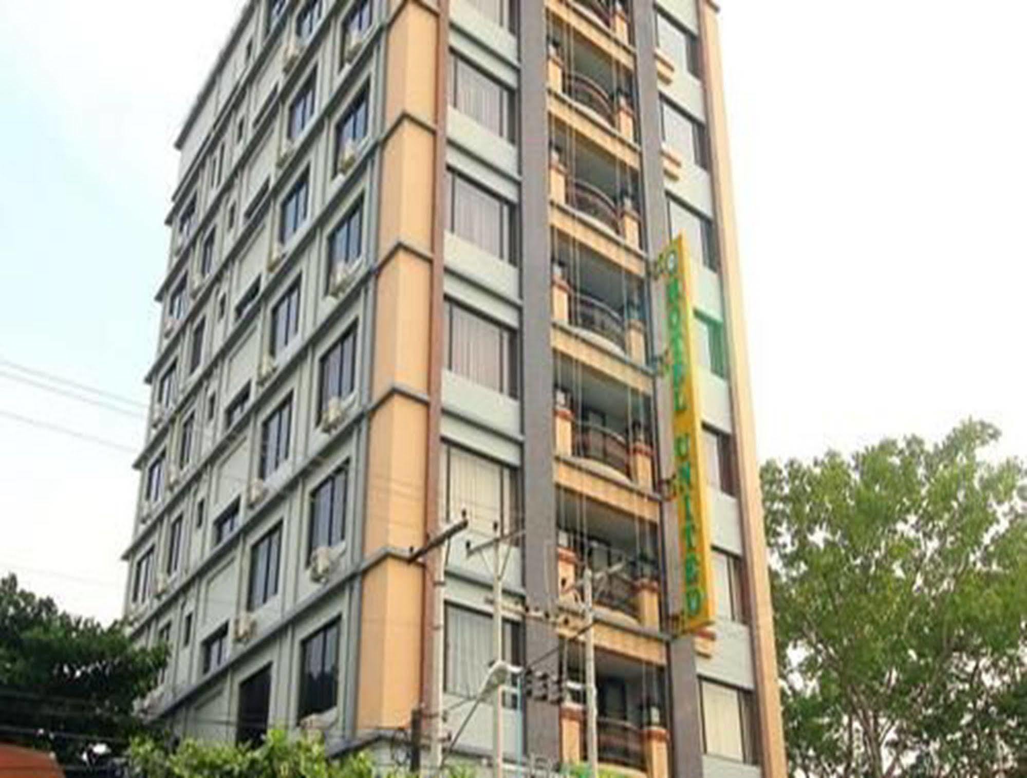 Hotel United Mandalay Esterno foto