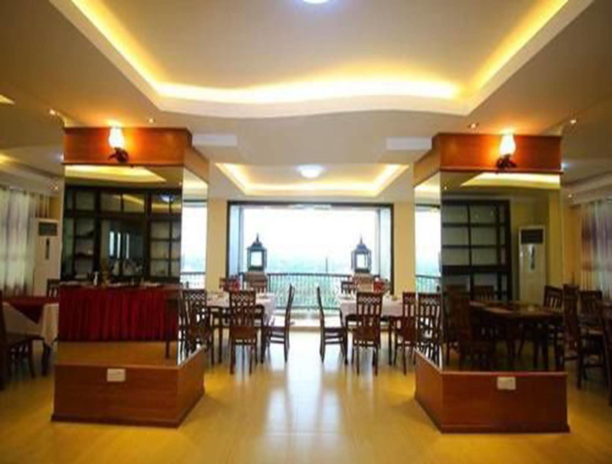 Hotel United Mandalay Esterno foto
