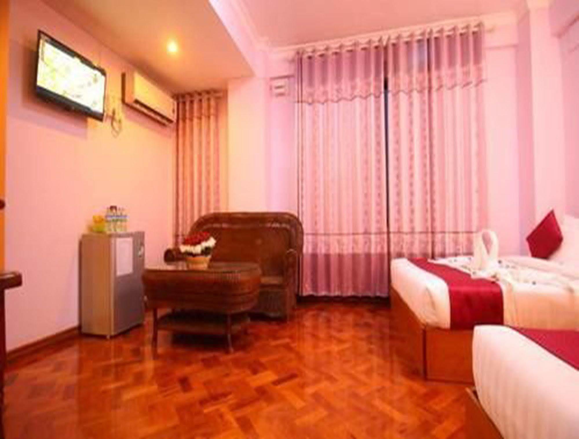 Hotel United Mandalay Esterno foto