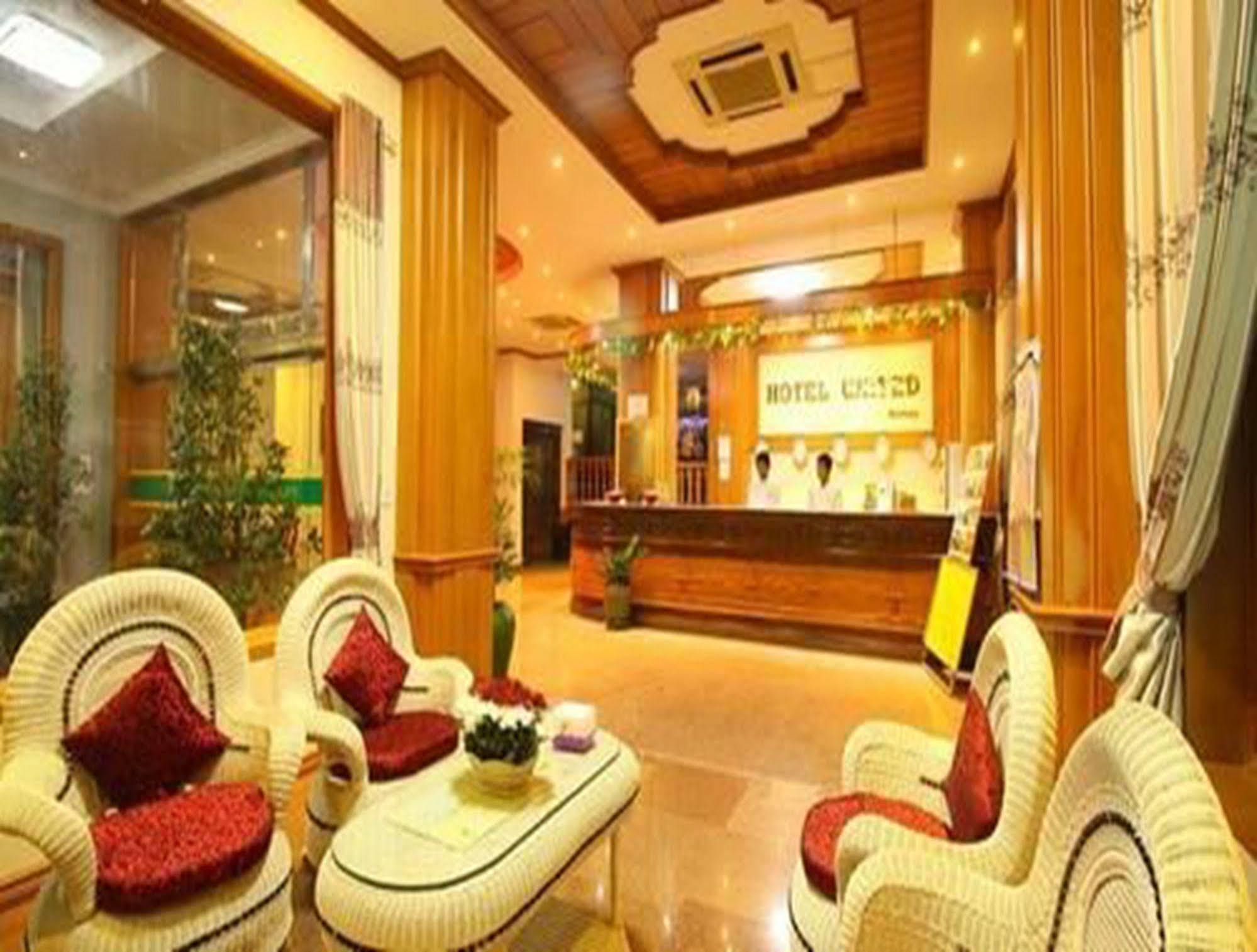Hotel United Mandalay Esterno foto