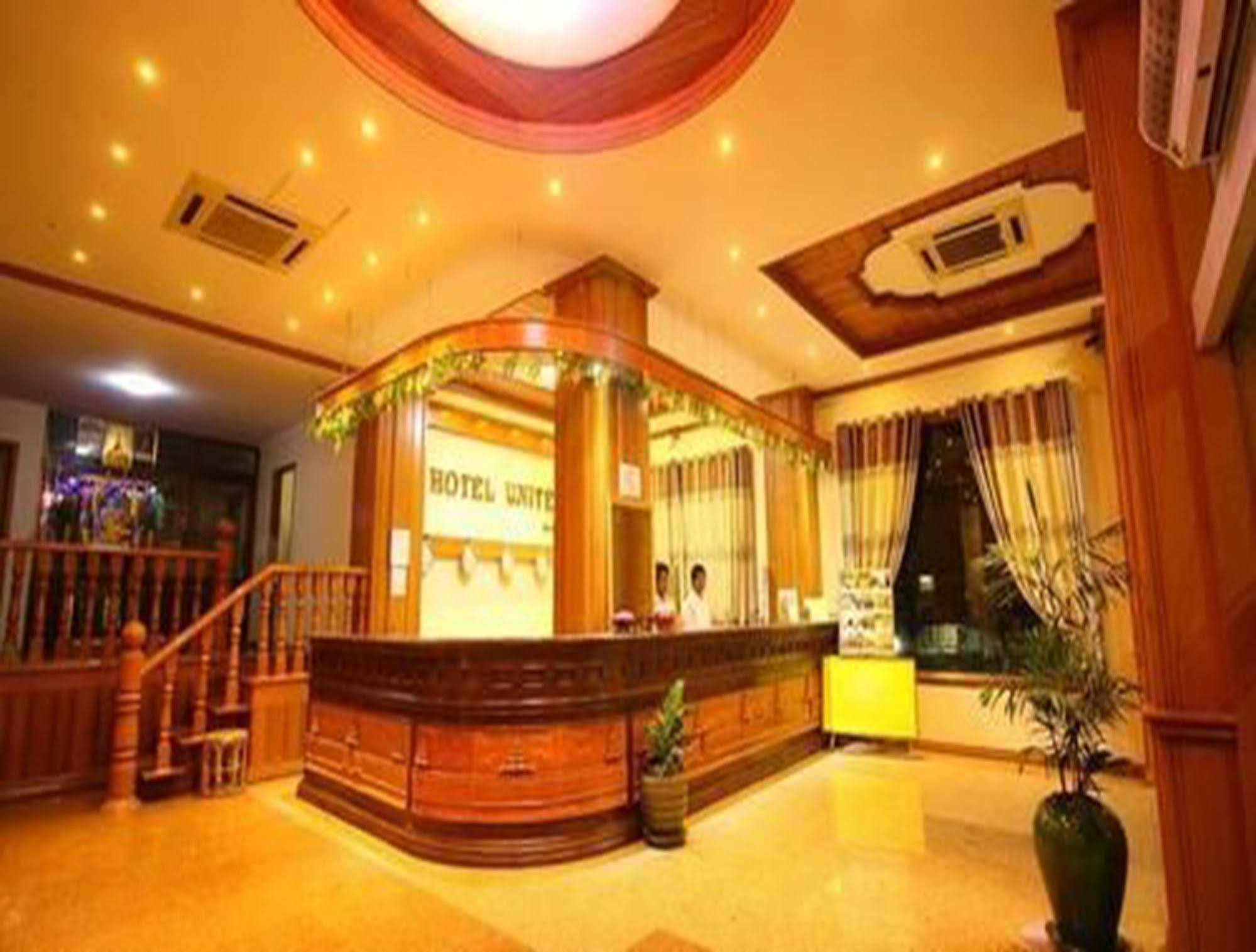 Hotel United Mandalay Esterno foto