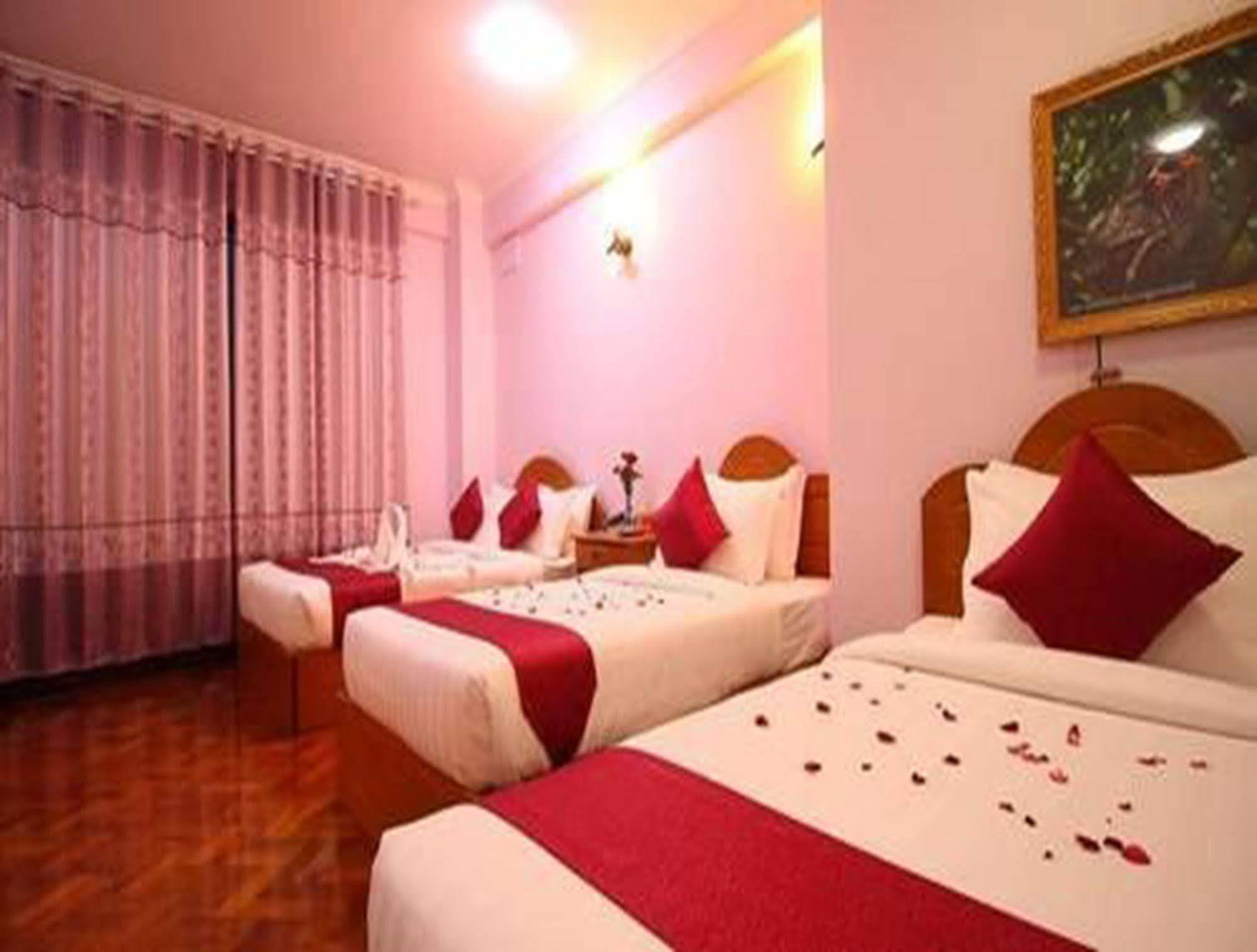 Hotel United Mandalay Esterno foto