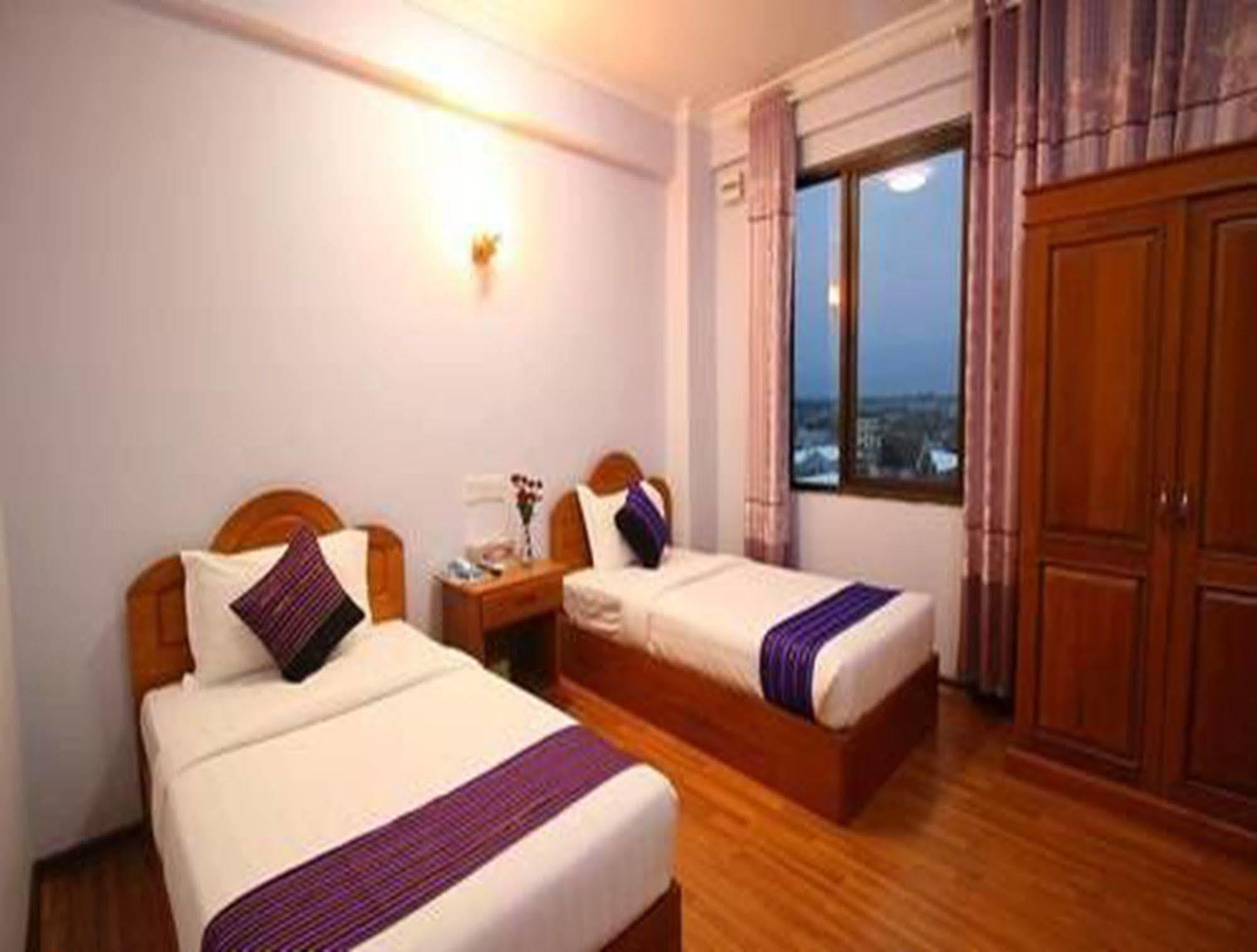 Hotel United Mandalay Esterno foto